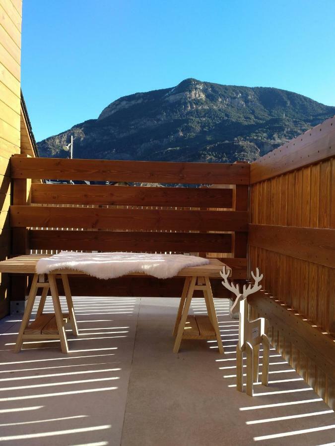 Tuca Del Mont Lejlighed Benasque Eksteriør billede